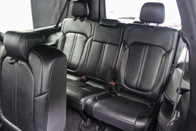 Used 2024 Jeep Wagoneer L Series II w/ Flexible Seating Group RWD image 18