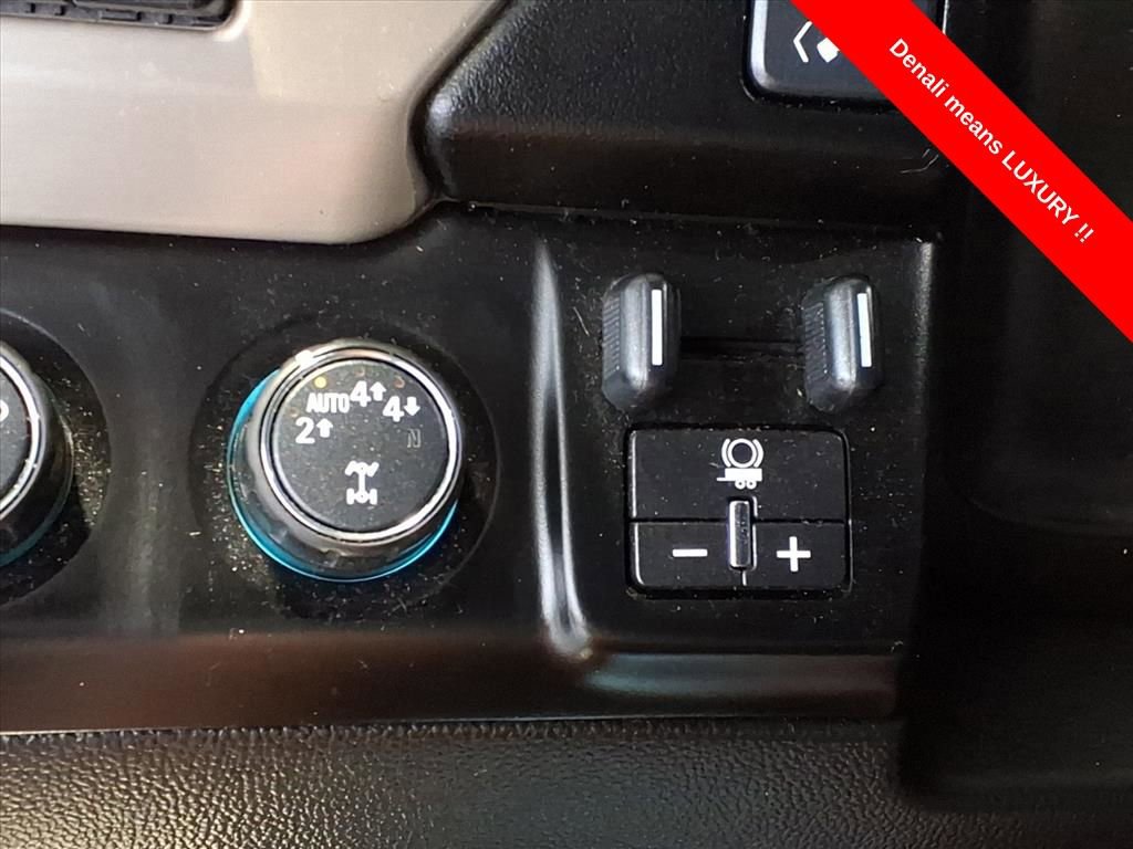 Used 2018 GMC Yukon Denali image 27