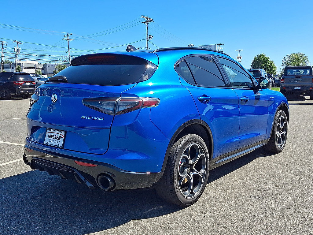 Used 2024 Alfa Romeo Stelvio Veloce AWD/4WD image 31