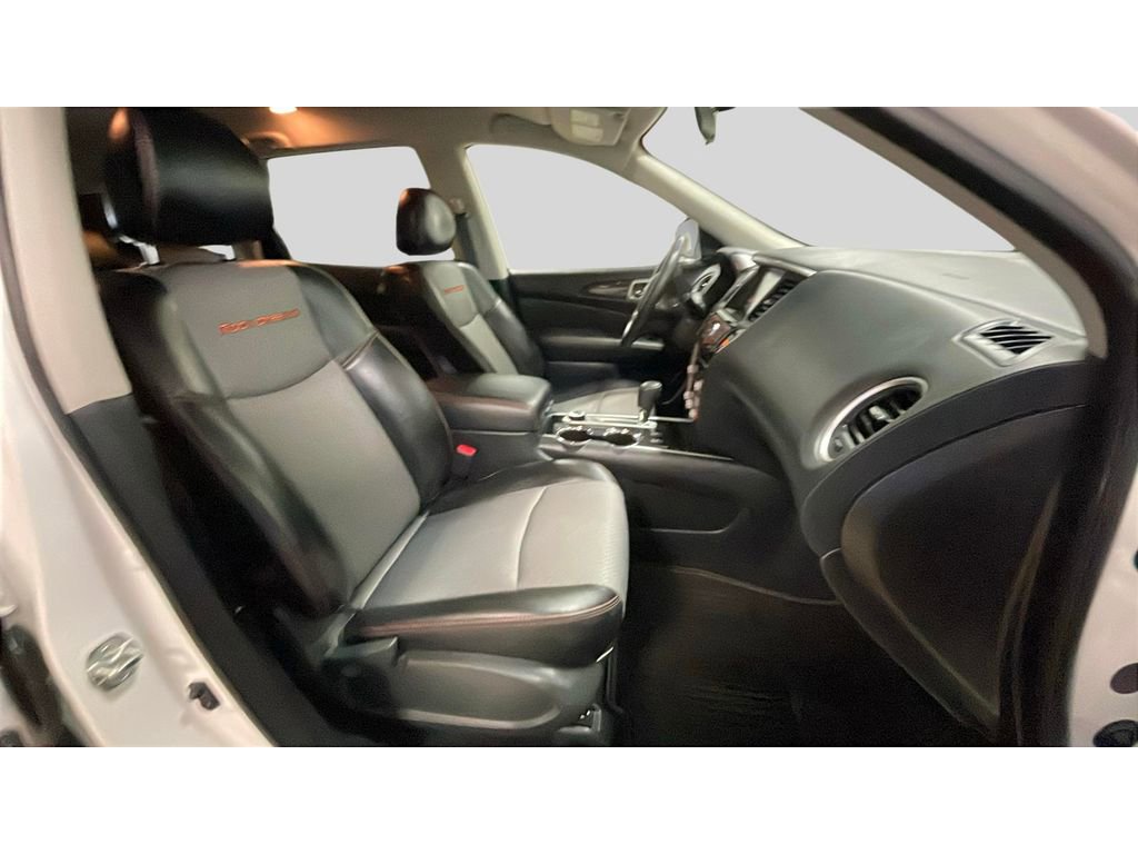 Used 2020 Nissan Pathfinder SV image 16