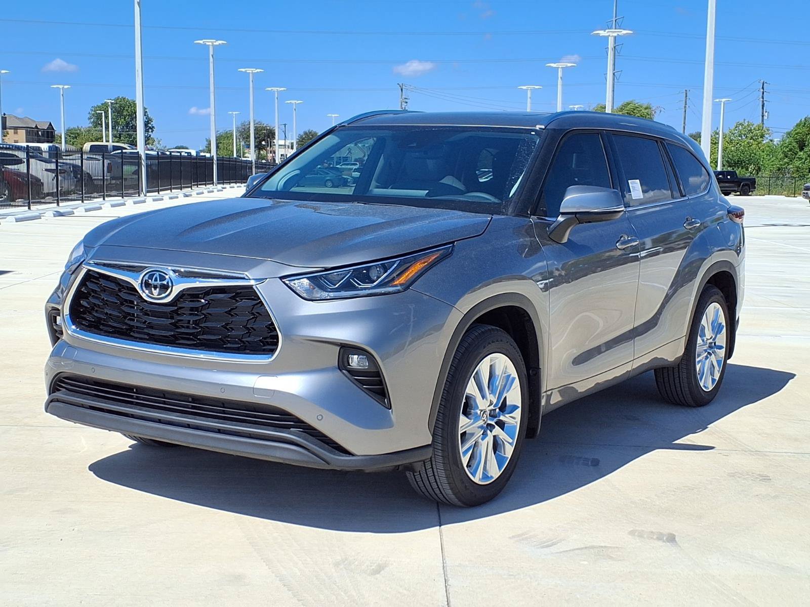 New 2026 Toyota Highlander Limited AWD/4WD image 3