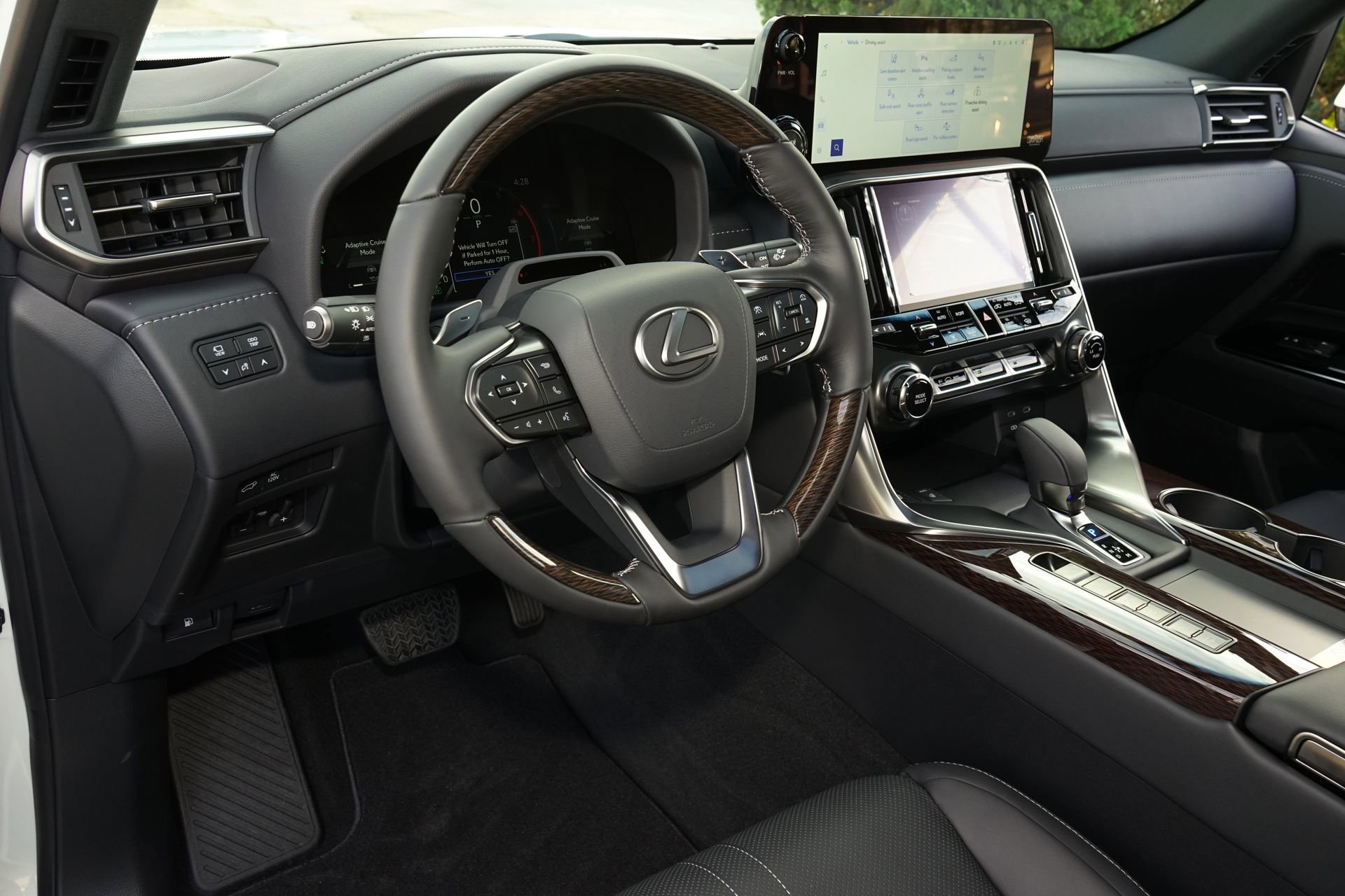 Used 2025 Lexus LX 700h Ultra Luxury w/ Accessory Package (2T) AWD/4WD image 8