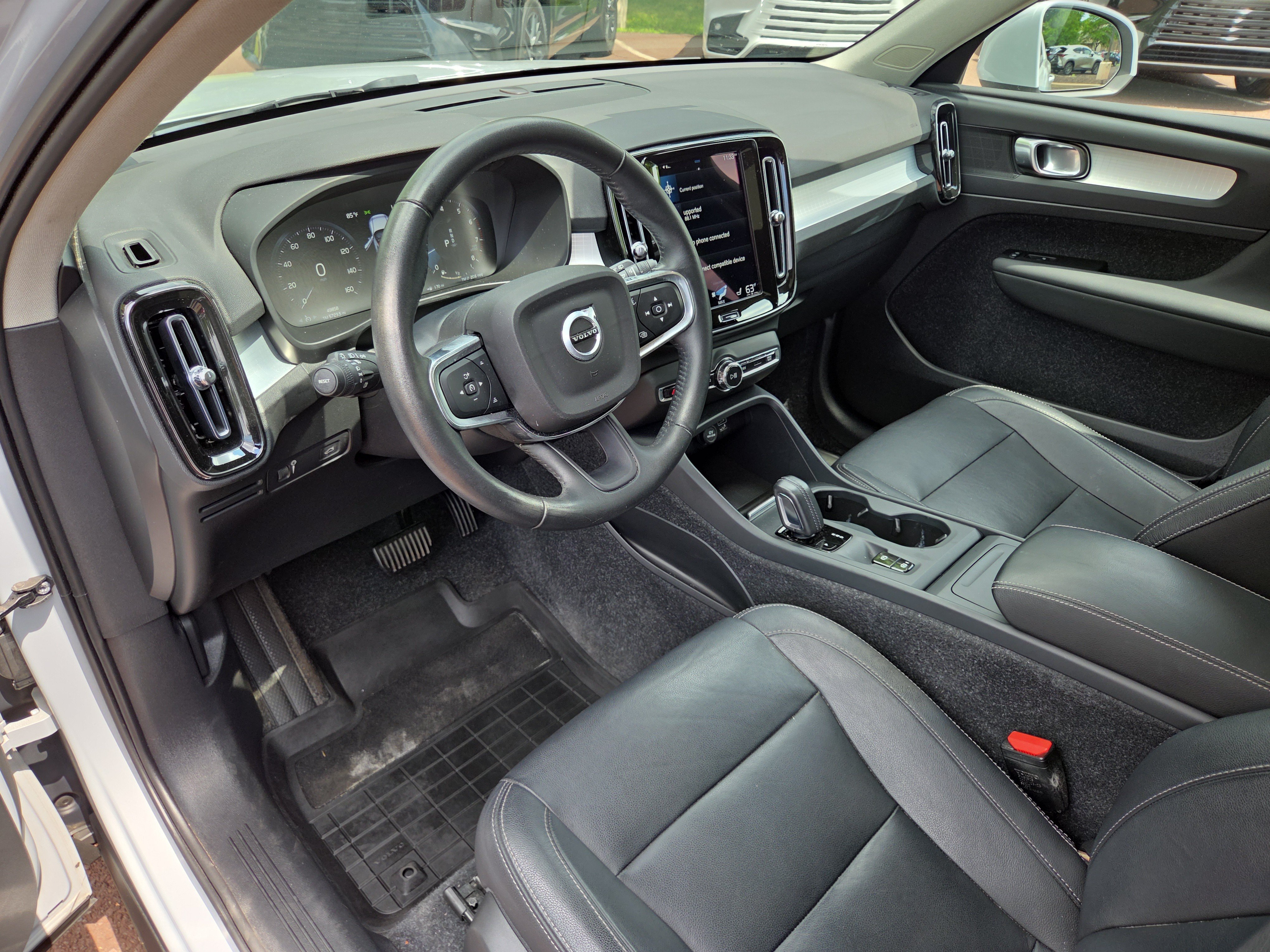 Used 2021 Volvo XC40 T5 Momentum w/ Premium Package AWD/4WD image 15