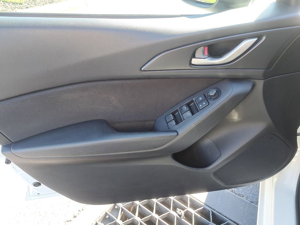 Used 2014 MAZDA MAZDA3 i SV image 12