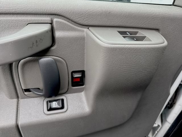 Used 2016 Chevrolet Express 2500 RWD image 19