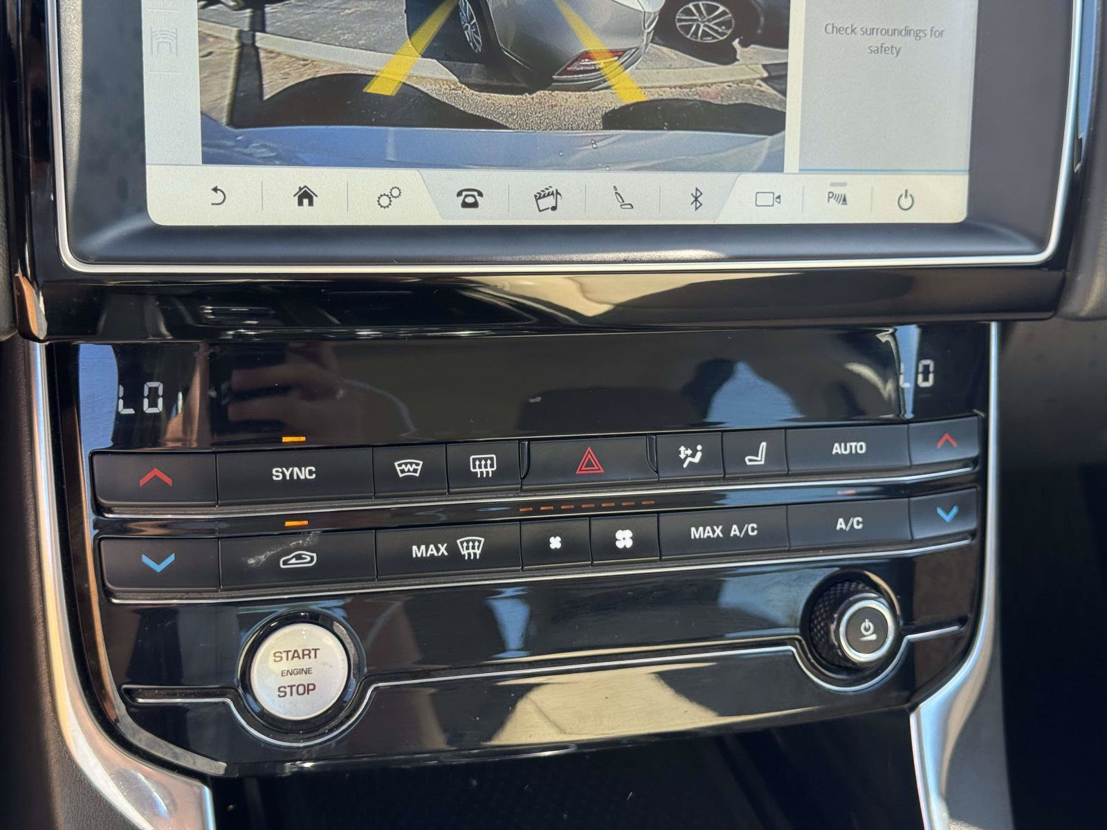 Used 2019 Jaguar XE Premium AWD/4WD image 25