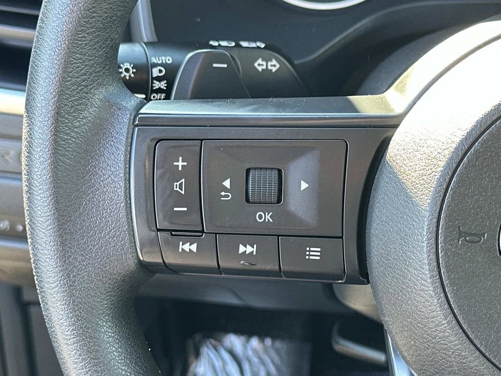 Used 2023 Nissan Rogue S image 17