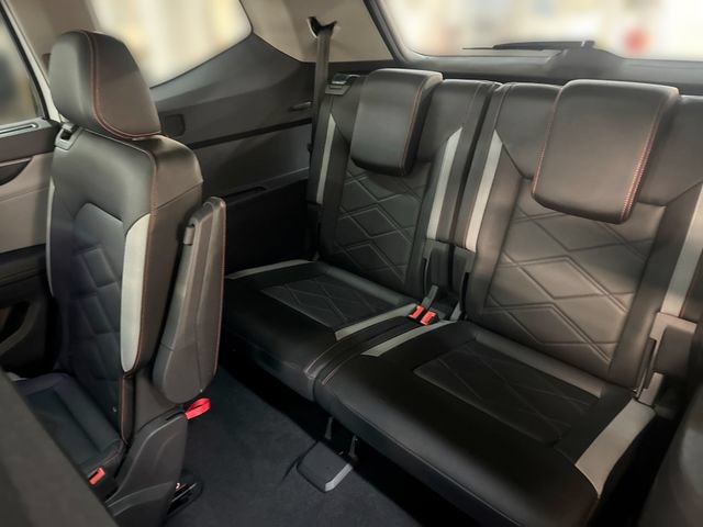 Certified 2025 Volkswagen Atlas Peak Edition SE AWD/4WD image 27