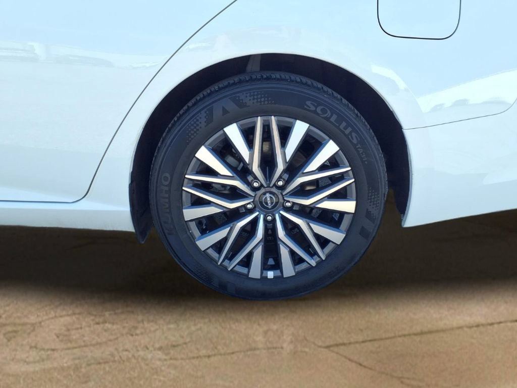 Used 2025 Nissan Altima 2.5 SV FWD image 25