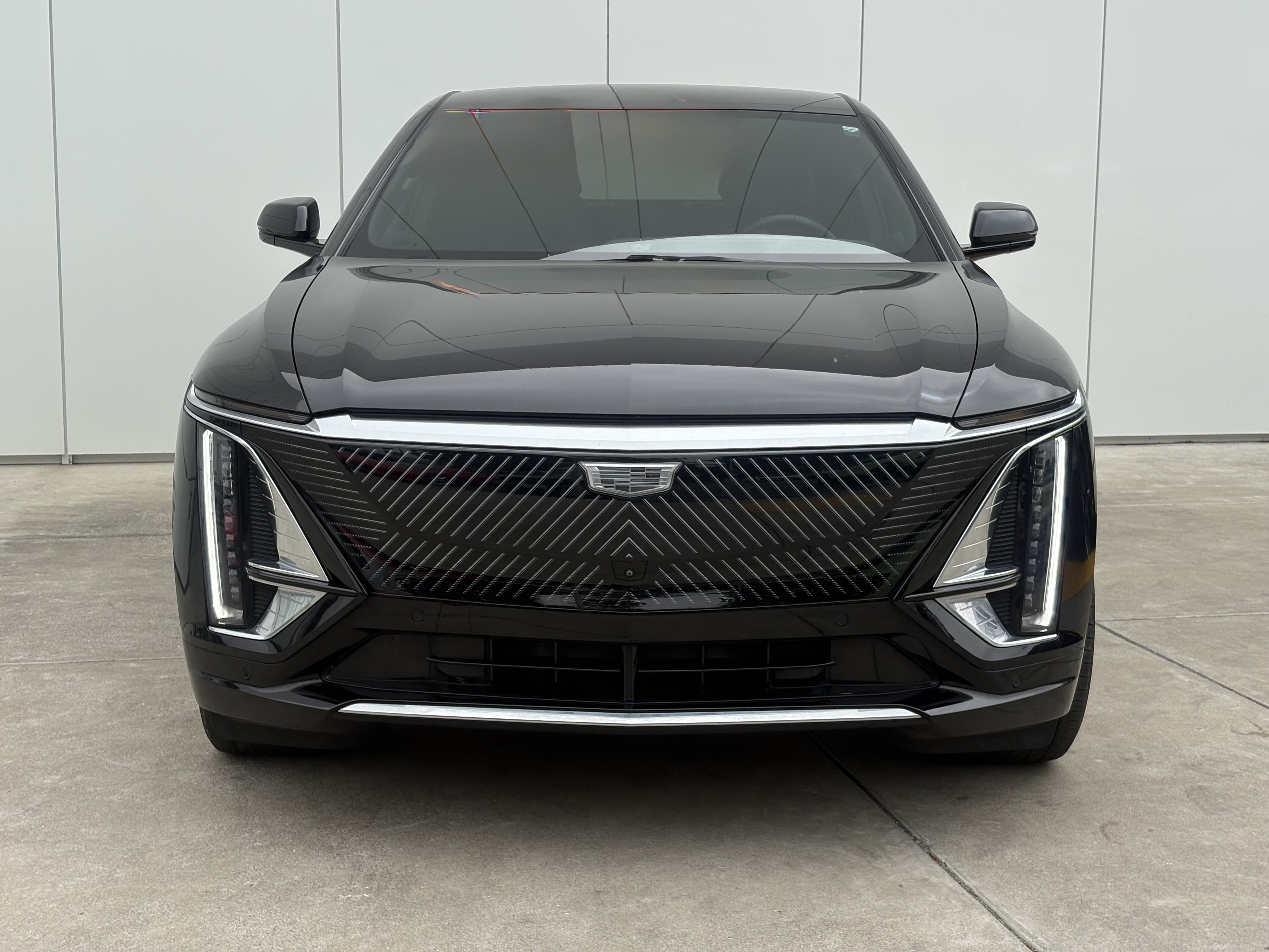 Certified 2024 Cadillac Lyriq Luxury AWD/4WD image 3