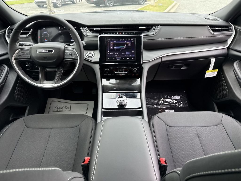 New 2025 Jeep Grand Cherokee L Laredo w/ Luxury Tech Group I image 27