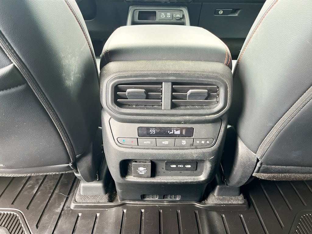 Used 2025 Honda Pilot TrailSport image 25