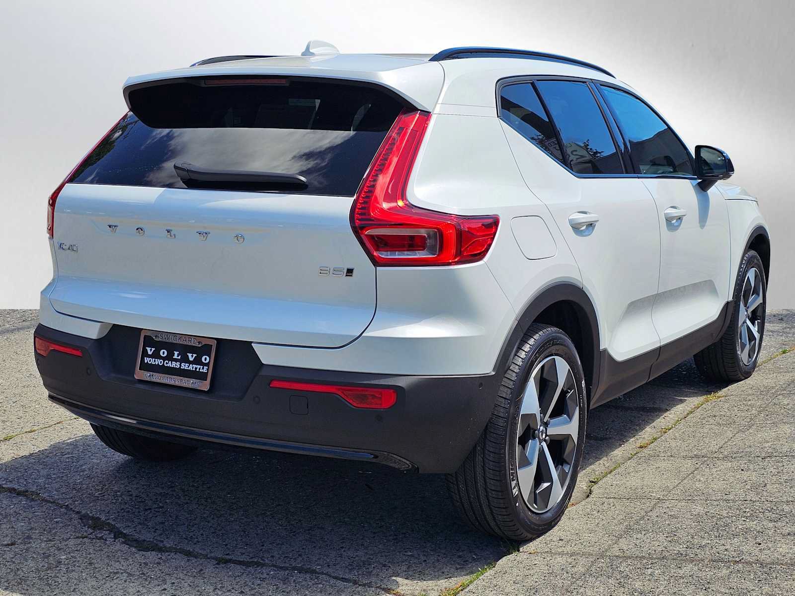 New 2026 Volvo XC40 B5 Plus w/ Climate Package AWD/4WD image 3