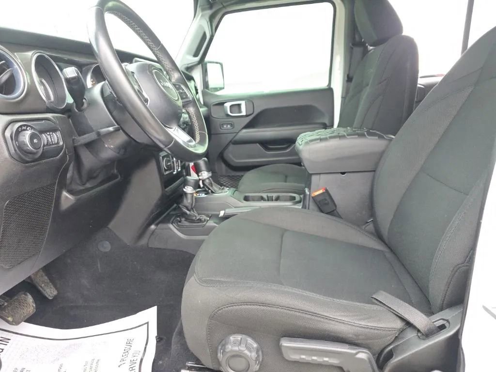 Used 2019 Jeep Wrangler Unlimited Sahara AWD/4WD image 14
