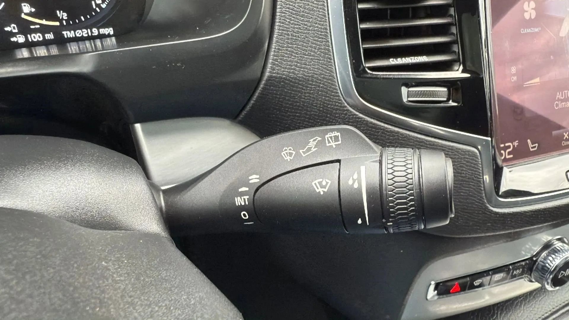 Used 2016 Volvo XC90 T8 Momentum w/ Vision Package image 13