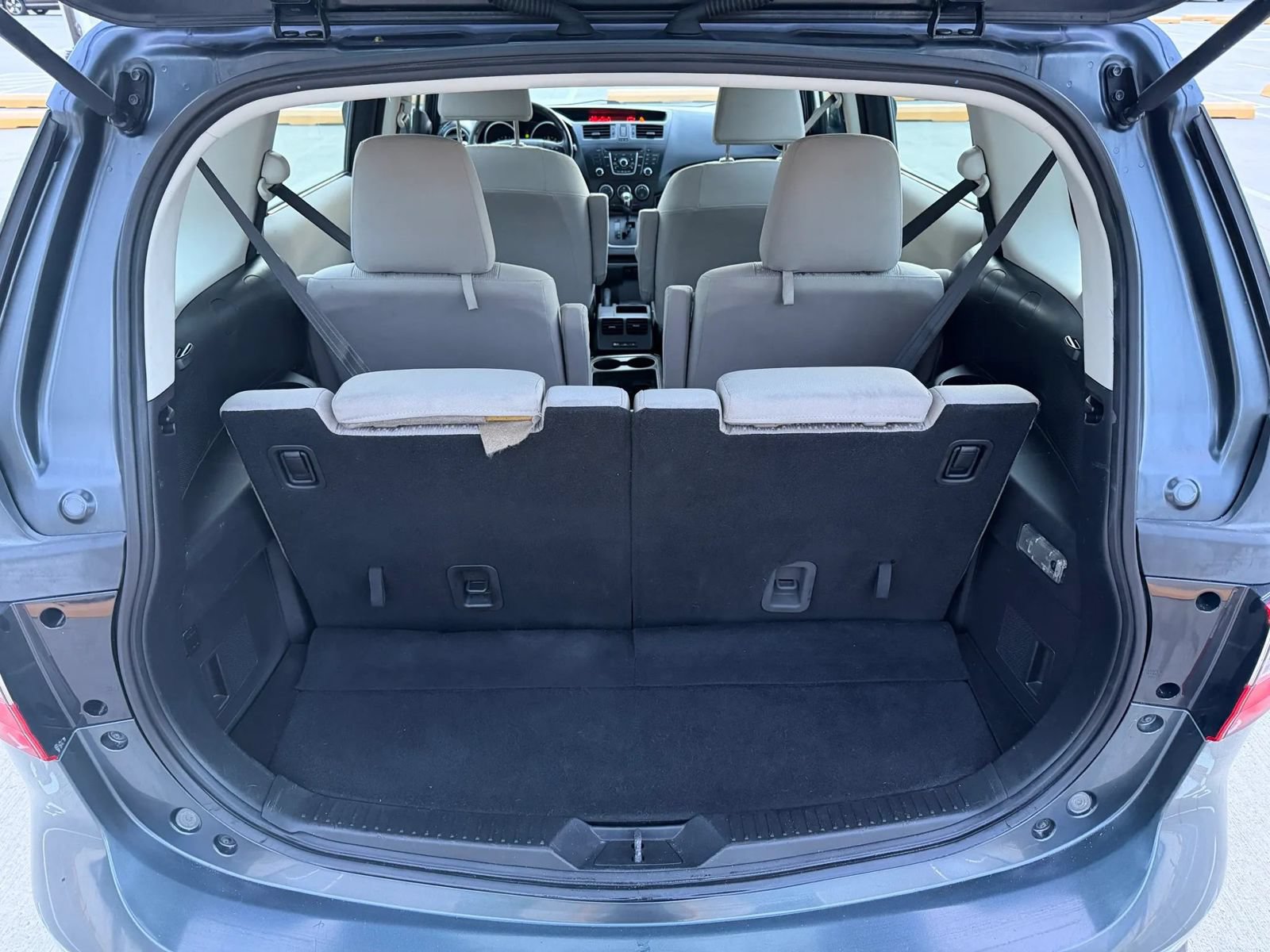 Used 2012 MAZDA MAZDA5 Touring w/ Moonroof & Audio Pkg FWD image 11