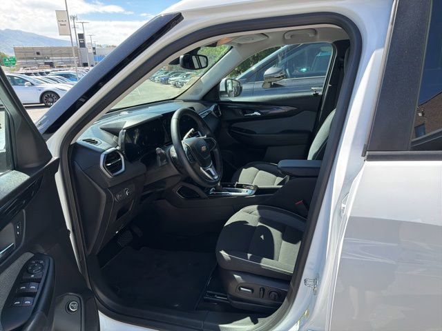 Used 2024 Chevrolet TrailBlazer LT w/ Convenience Package FWD image 11