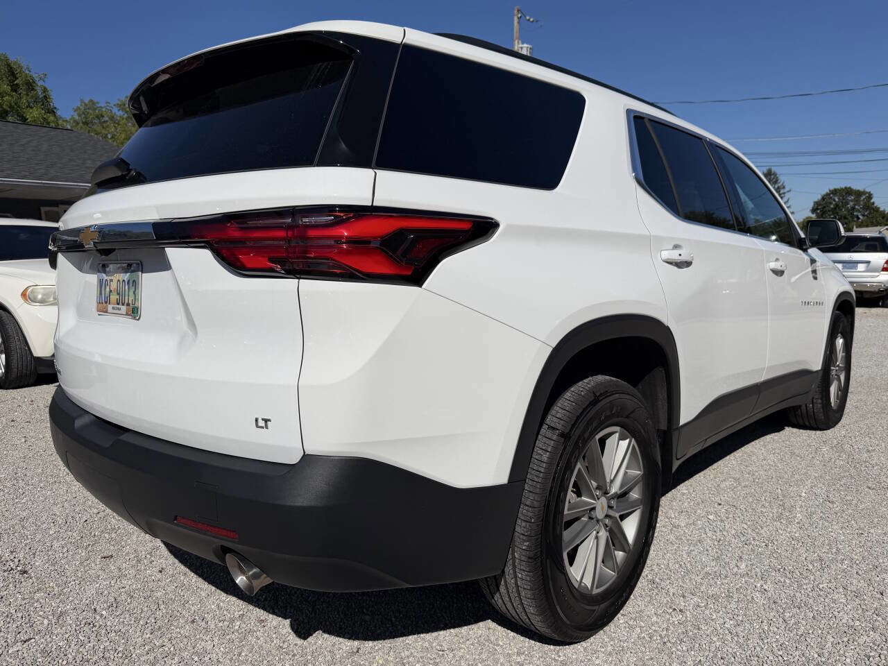 Used 2023 Chevrolet Traverse LT image 2