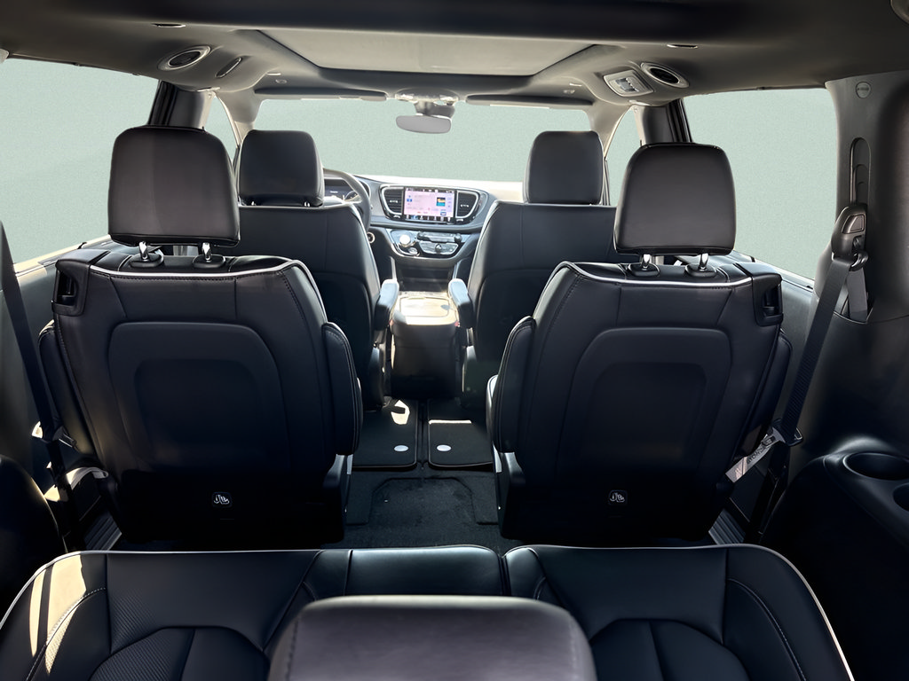 New 2027 Chrysler Pacifica Limited AWD/4WD image 9