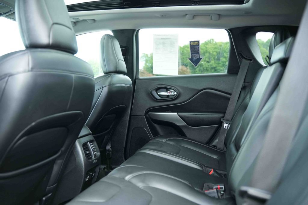 Used 2021 Jeep Cherokee Limited AWD/4WD image 25