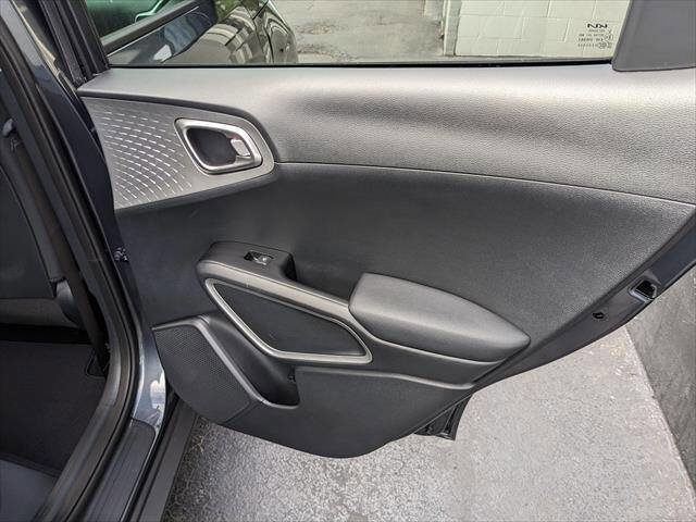 Used 2024 Kia Soul LX image 17
