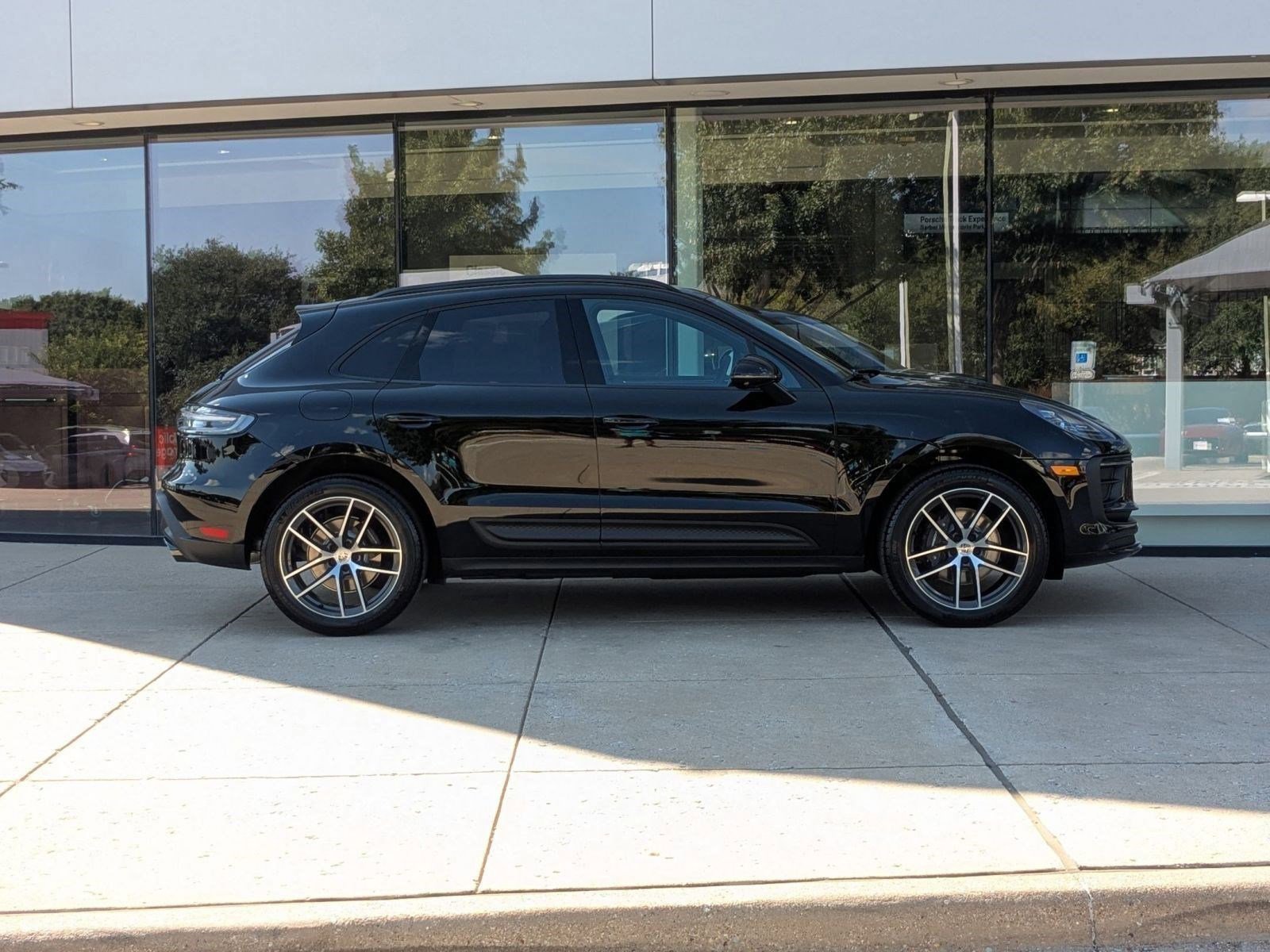 Certified 2026 Porsche Macan AWD/4WD image 8