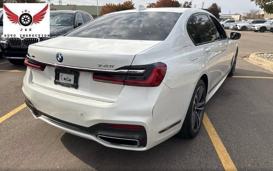 Used 2022 BMW 740i xDrive w/ M Sport Package AWD/4WD image 2
