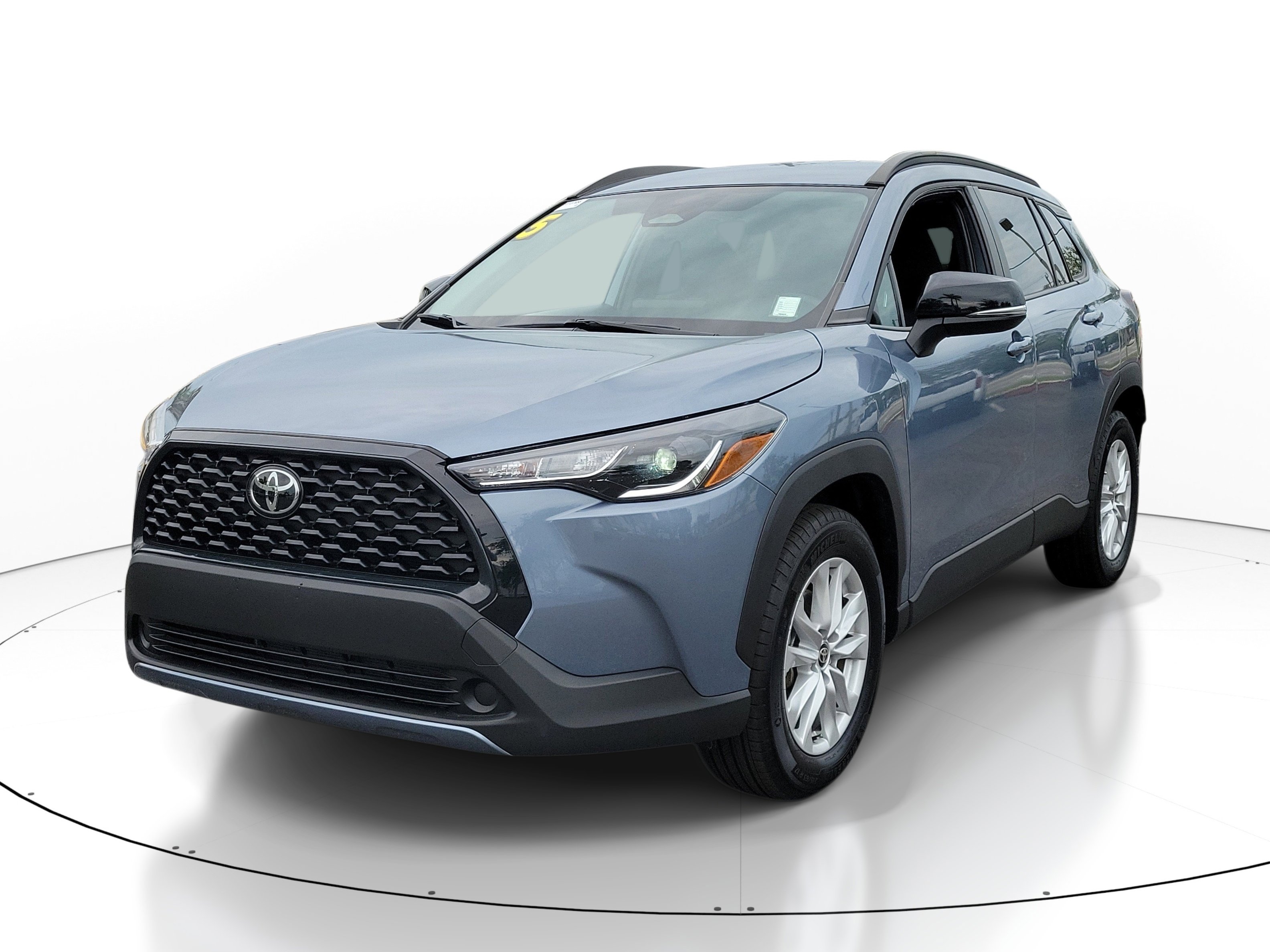 Certified 2025 Toyota Corolla Cross LE FWD image 3
