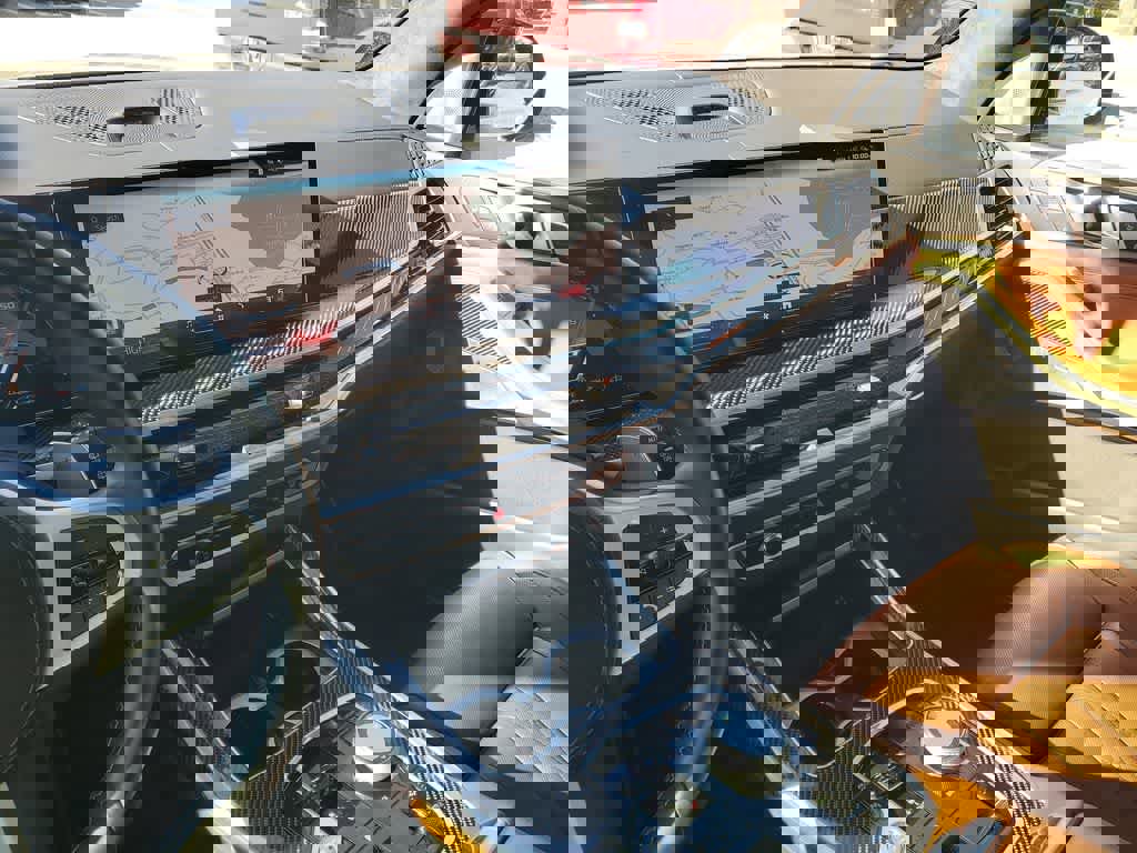 Used 2024 BMW X7 M60i w/ Executive Package image 33