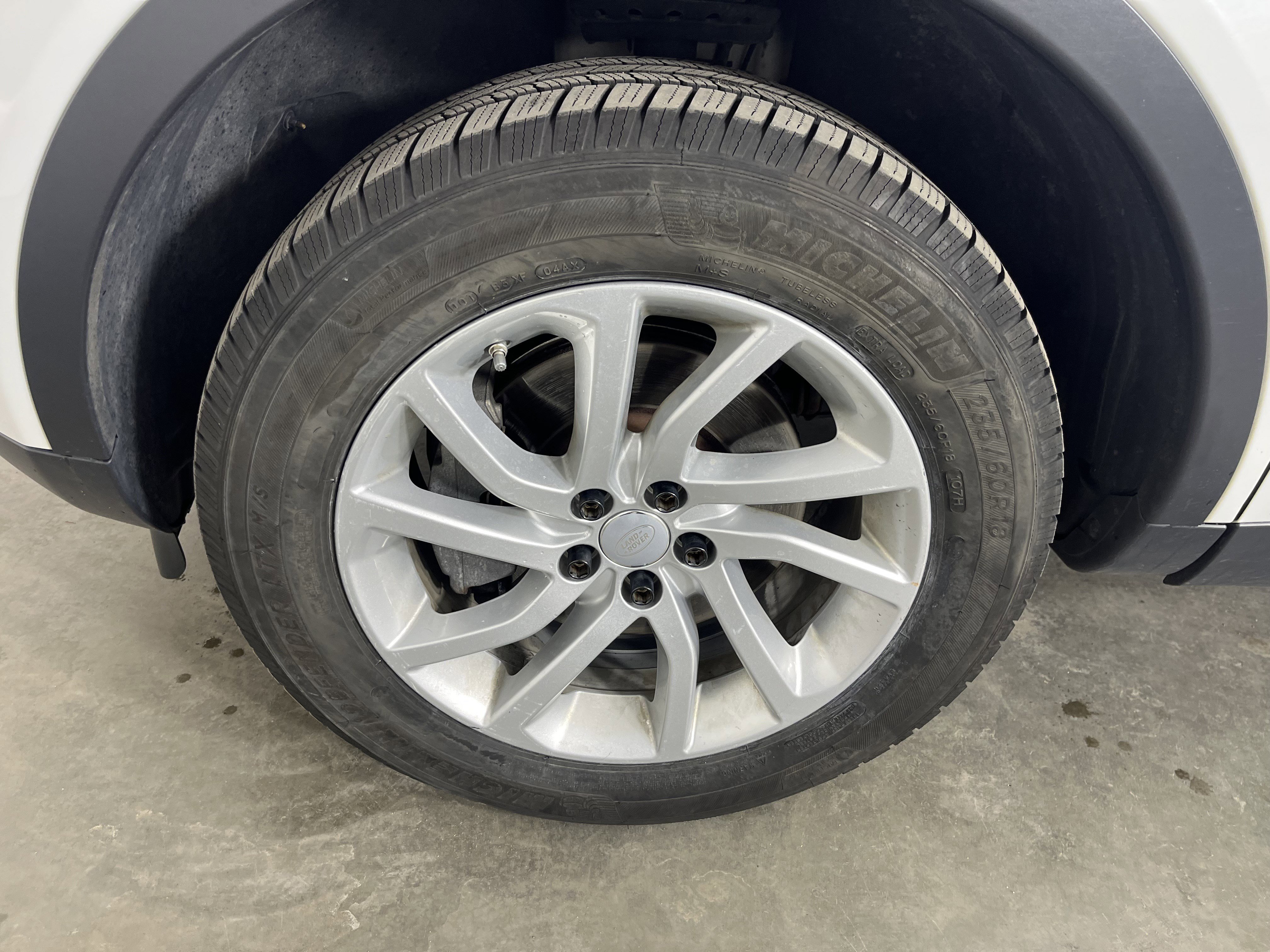 Used 2019 Land Rover Discovery Sport HSE image 25