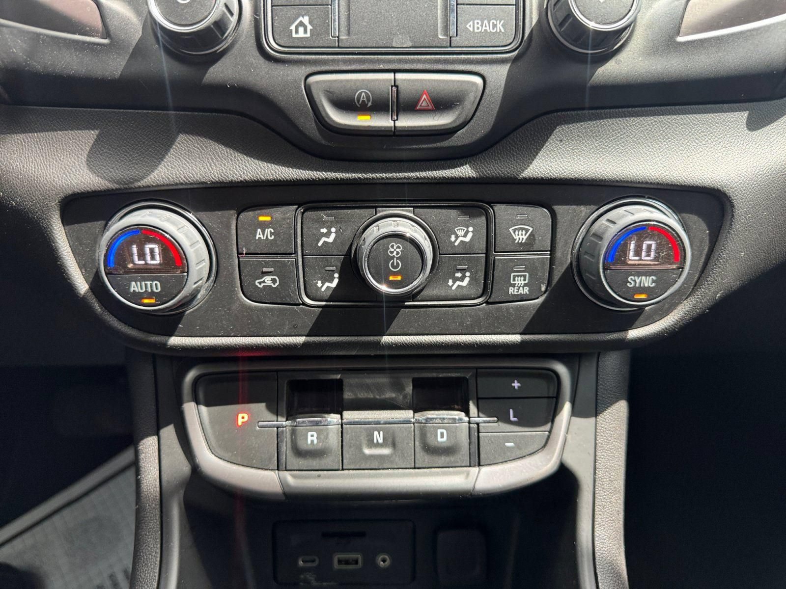 Used 2024 GMC Terrain AT4 w/ Tech Package AWD/4WD image 21