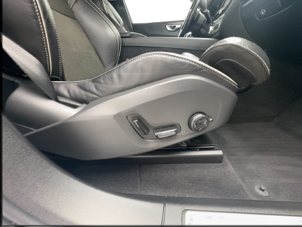 Used 2019 Volvo XC60 T8 R-Design AWD/4WD image 34