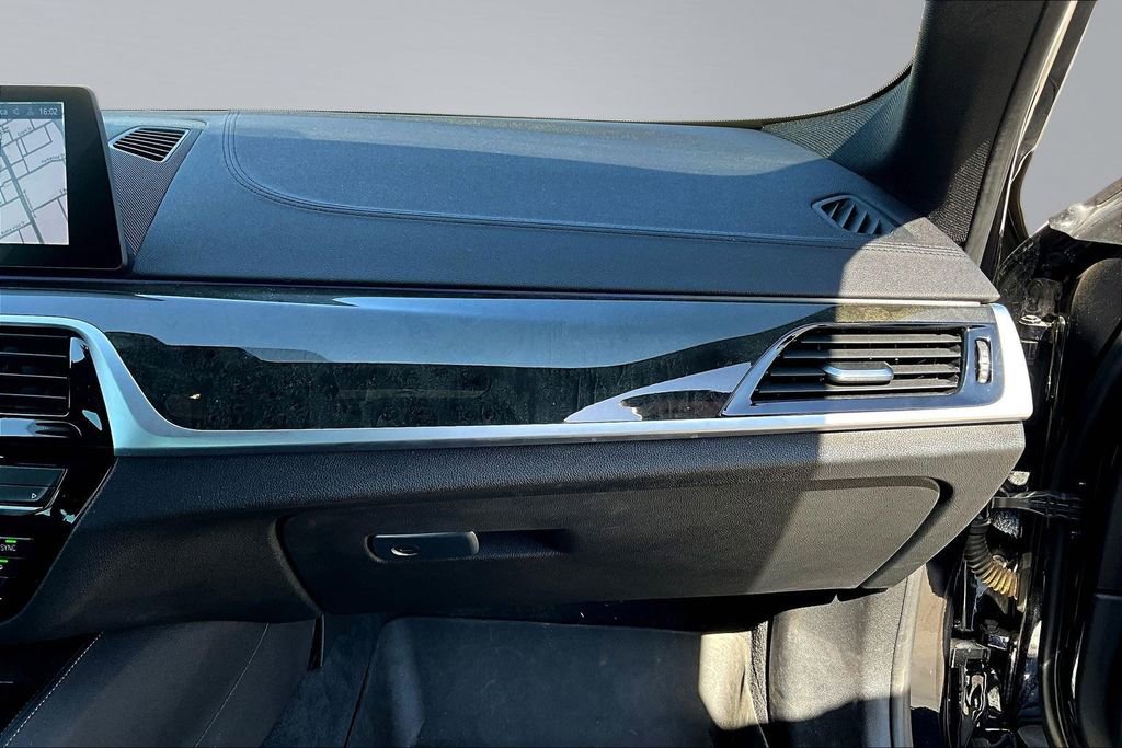 Used 2020 BMW 540i w/ M Sport Package image 17
