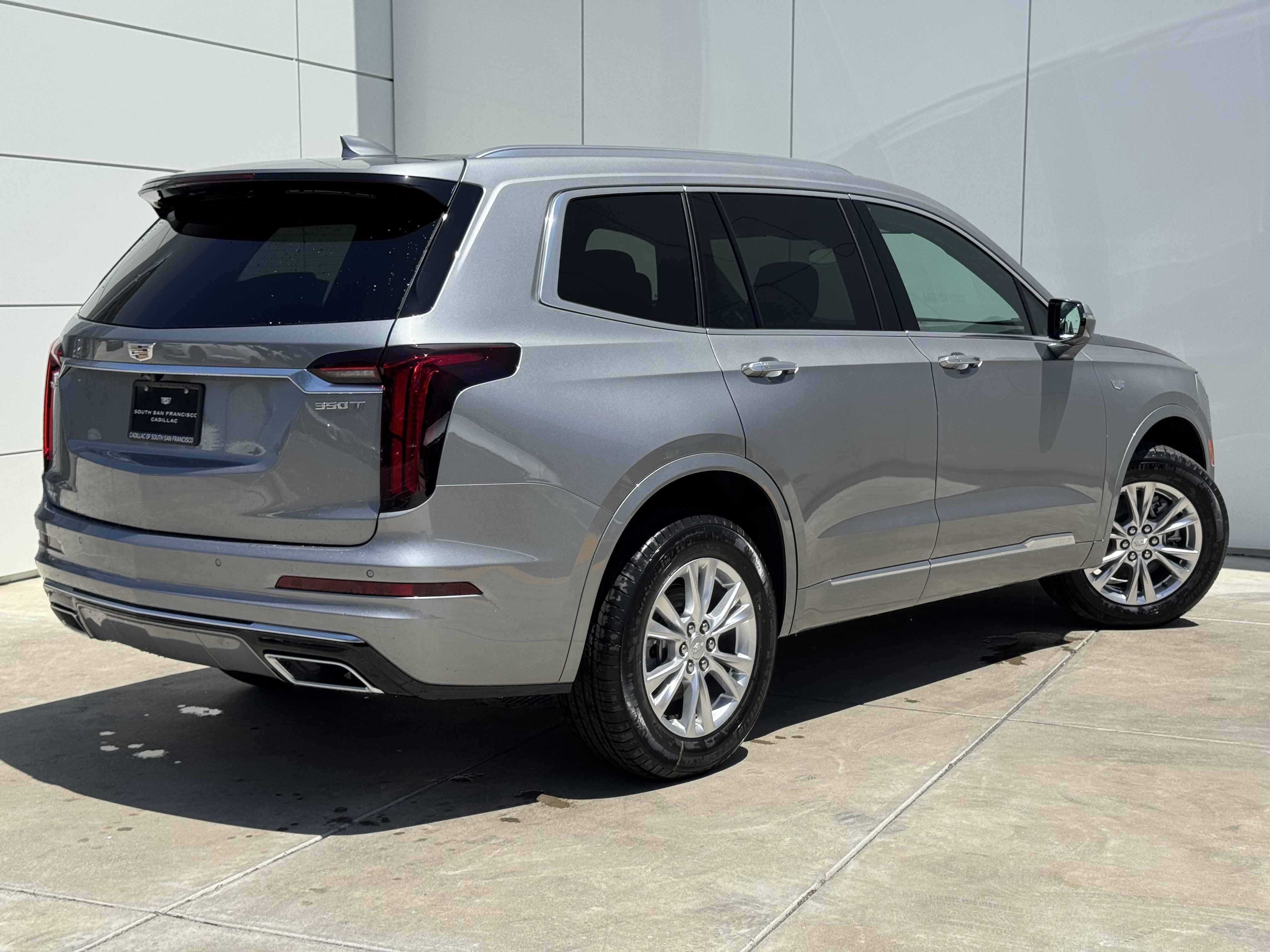 New 2025 Cadillac XT6 Luxury image 7