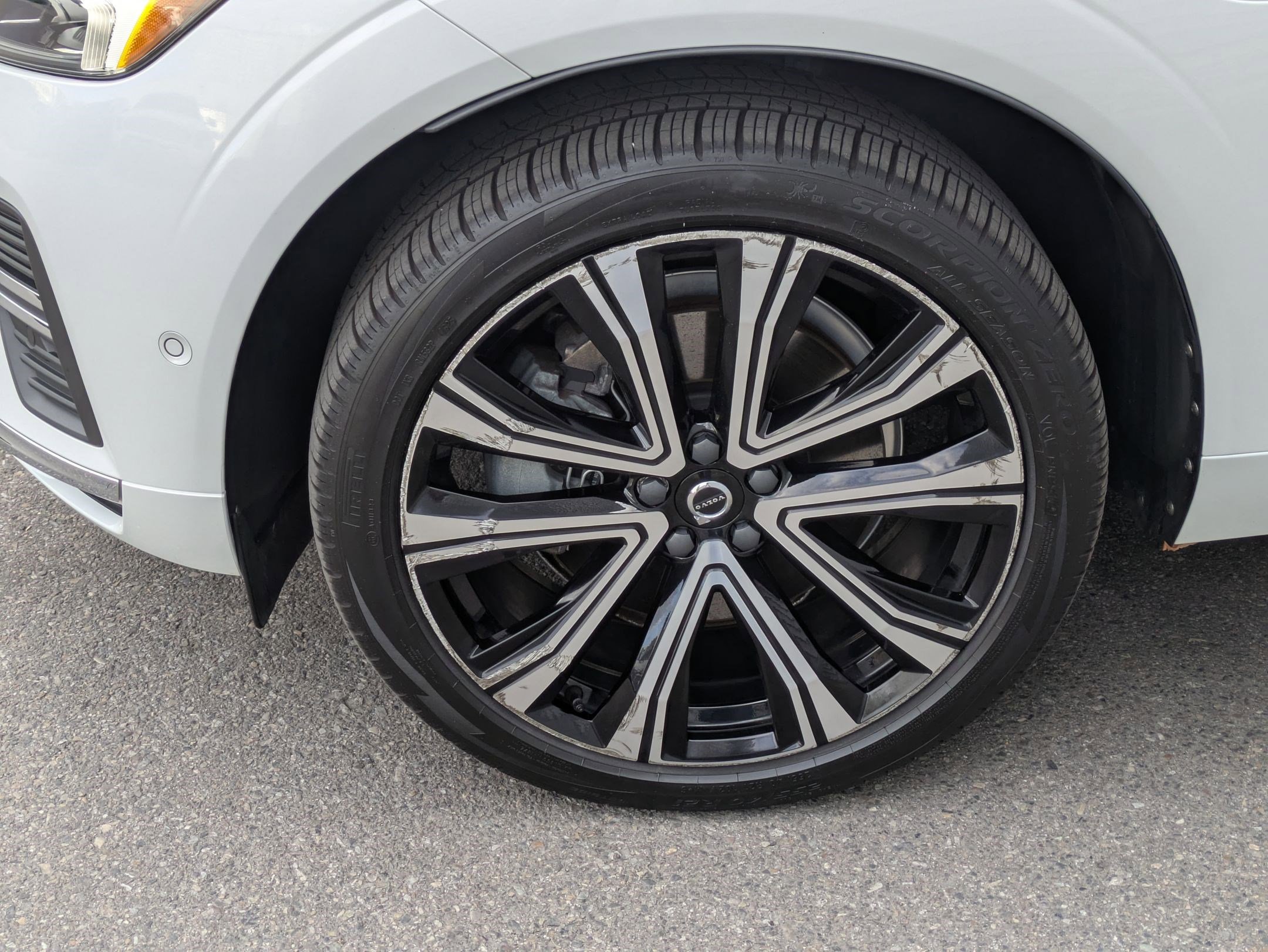 Used 2023 Volvo XC60 T8 Ultimate w/ Climate Package image 11