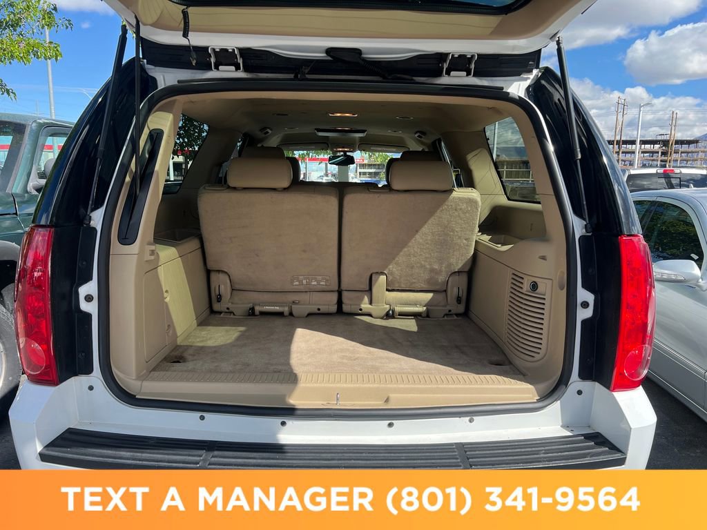 Used 2011 GMC Yukon XL SLT w/ SLT-2 Equipment Package image 27