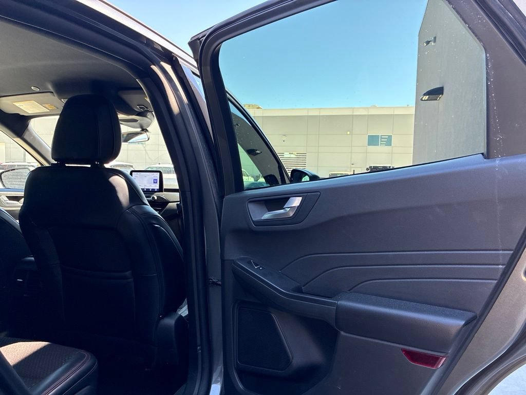 Used 2025 Ford Escape ST-Line AWD/4WD image 6