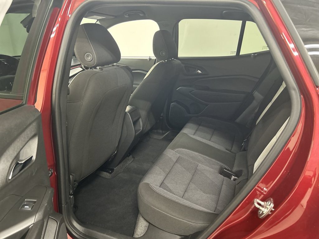Used 2025 Chevrolet Trax RS w/ Driver Confidence Package FWD image 19