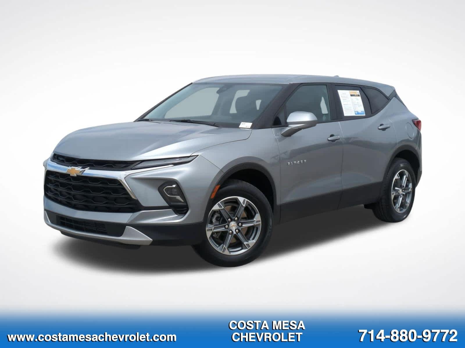 Used 2025 Chevrolet Blazer LT FWD image 1