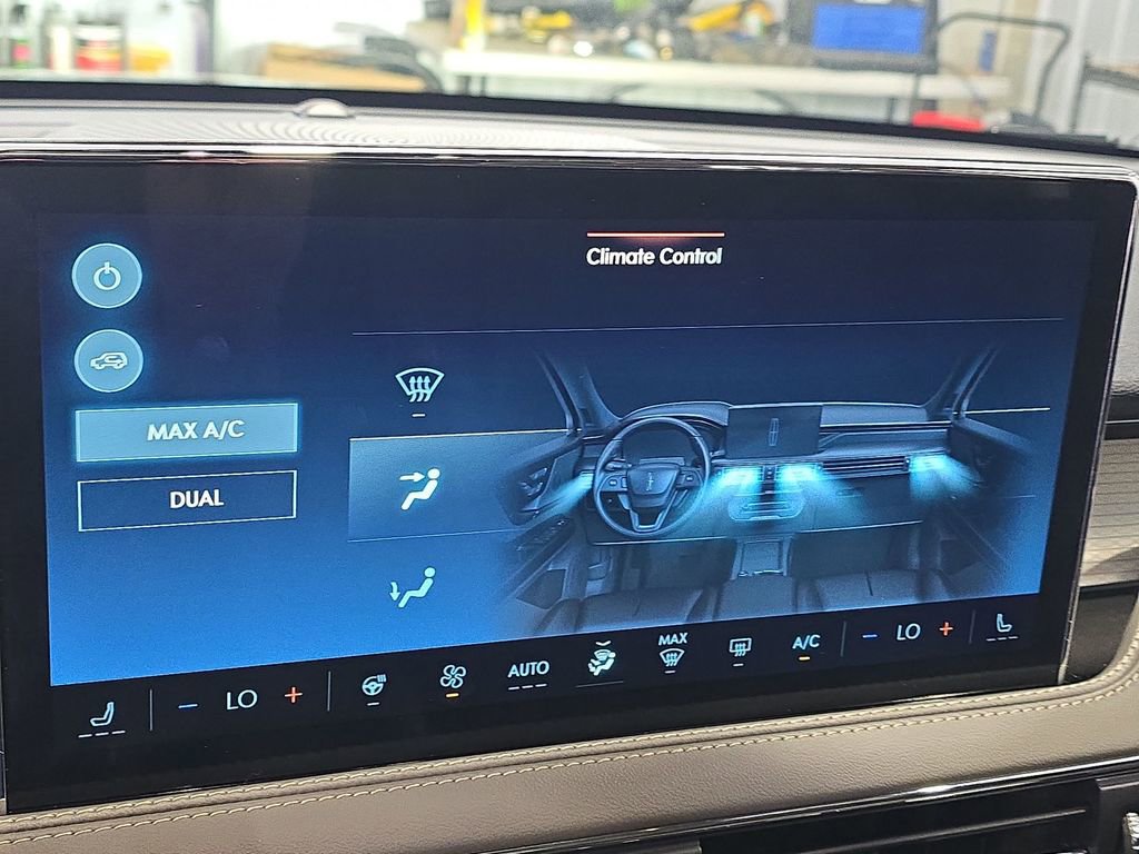 Used 2025 Lincoln Corsair AWD w/ Equipment Group 101A image 23