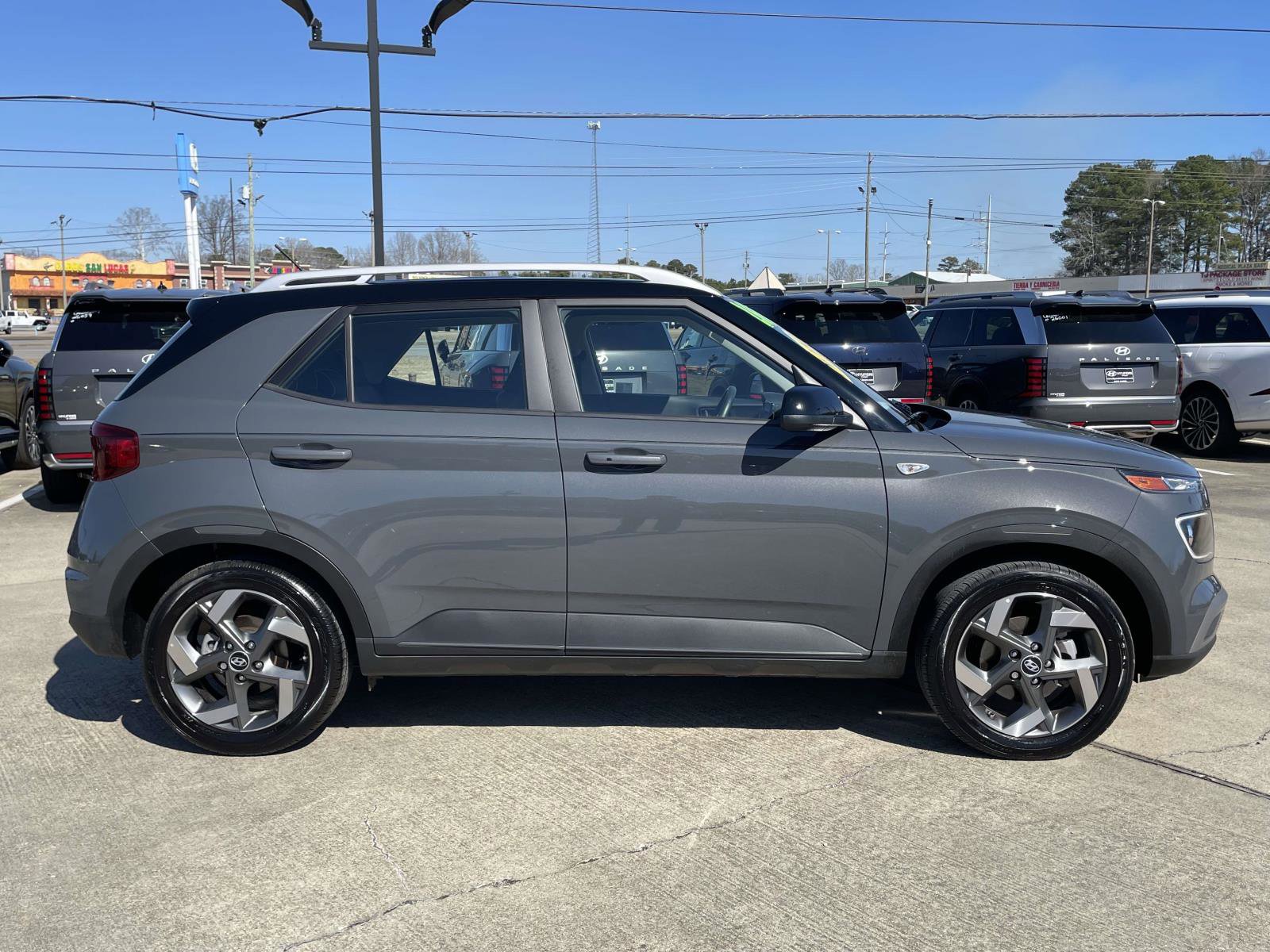 Certified 2025 Hyundai Venue Limited image 2