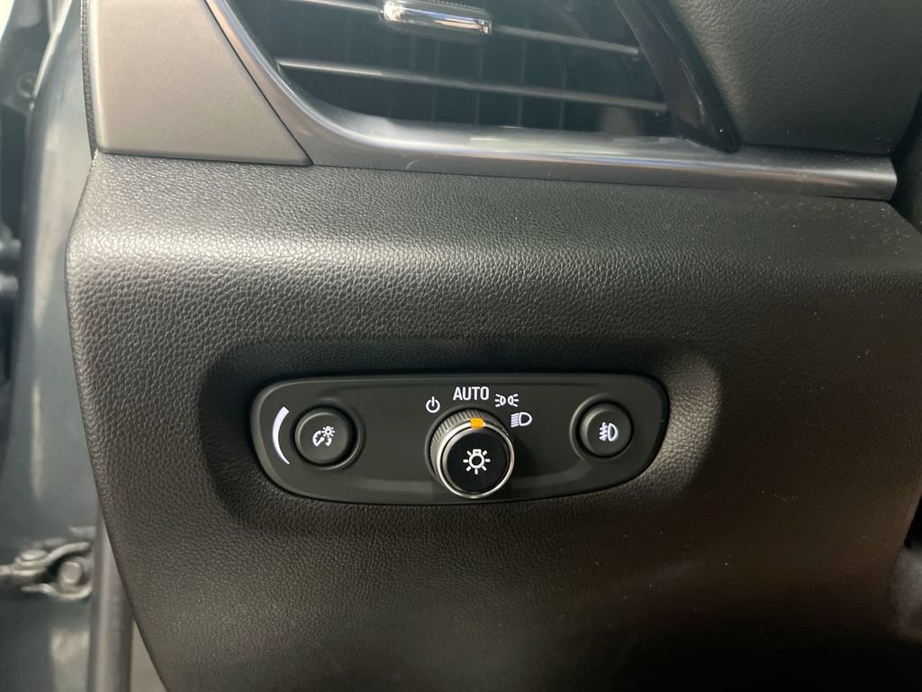 Used 2019 Chevrolet Traverse LT w/ LPO, Floor Liner Package FWD image 18