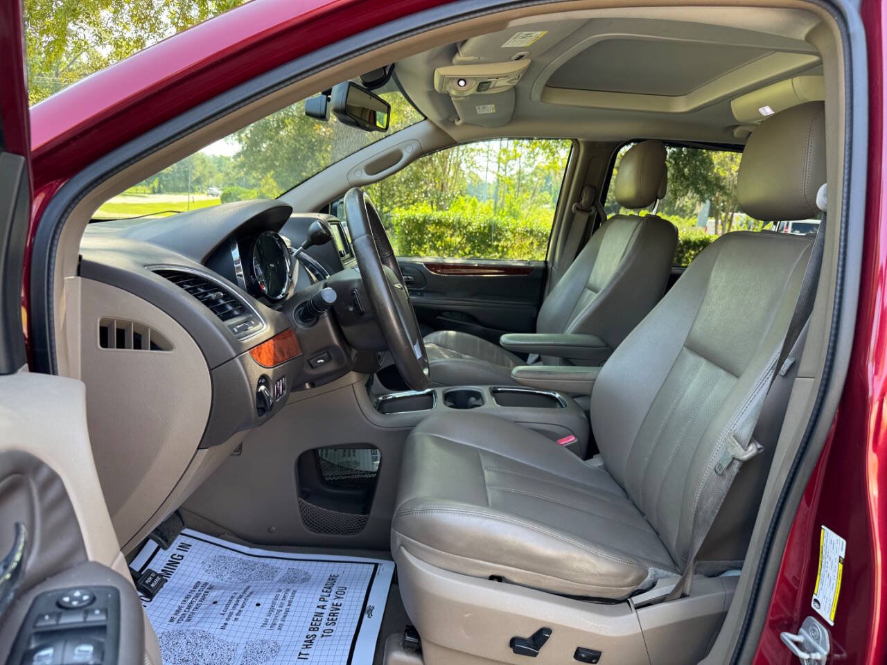 Used 2013 Chrysler Town & Country Touring-L w/ Entertainment Group #2 FWD image 10