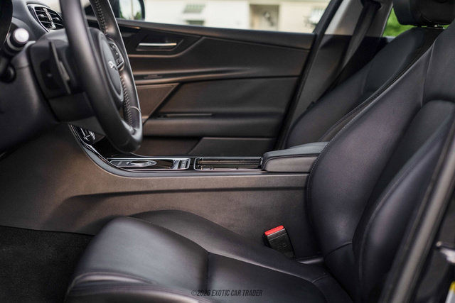 Used 2018 Jaguar XE Premium AWD/4WD image 28