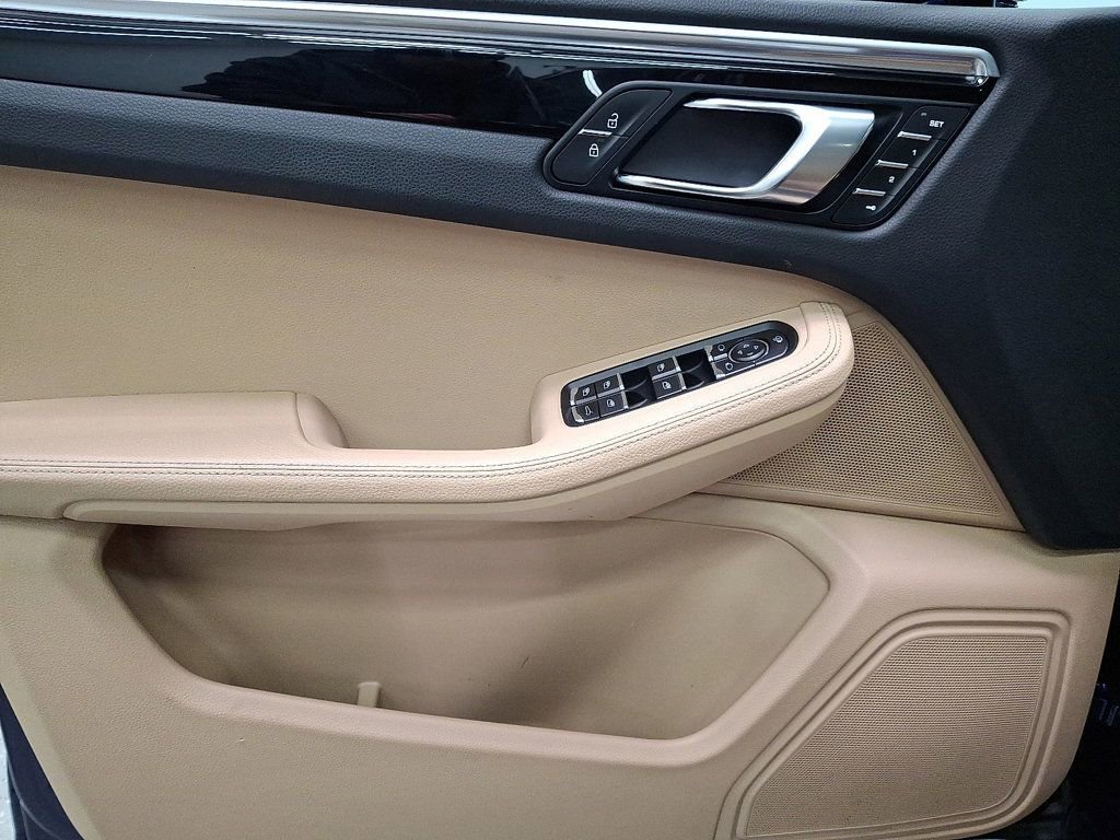 Used 2023 Porsche Macan image 13