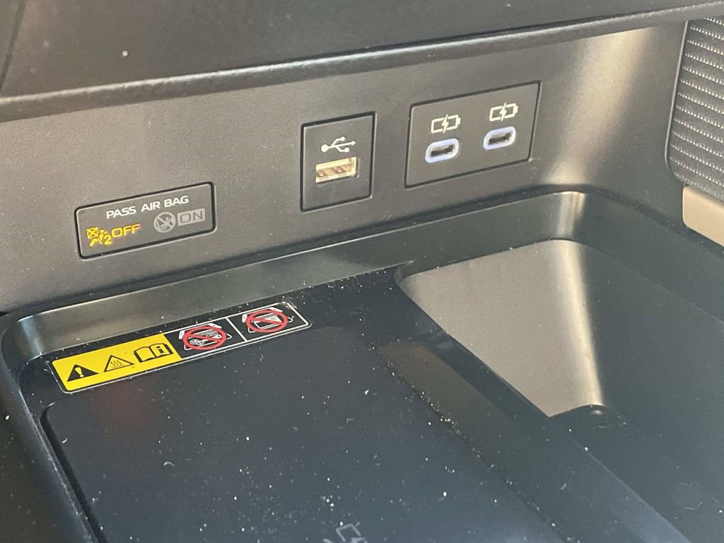 Used 2025 Toyota Camry SE FWD image 39