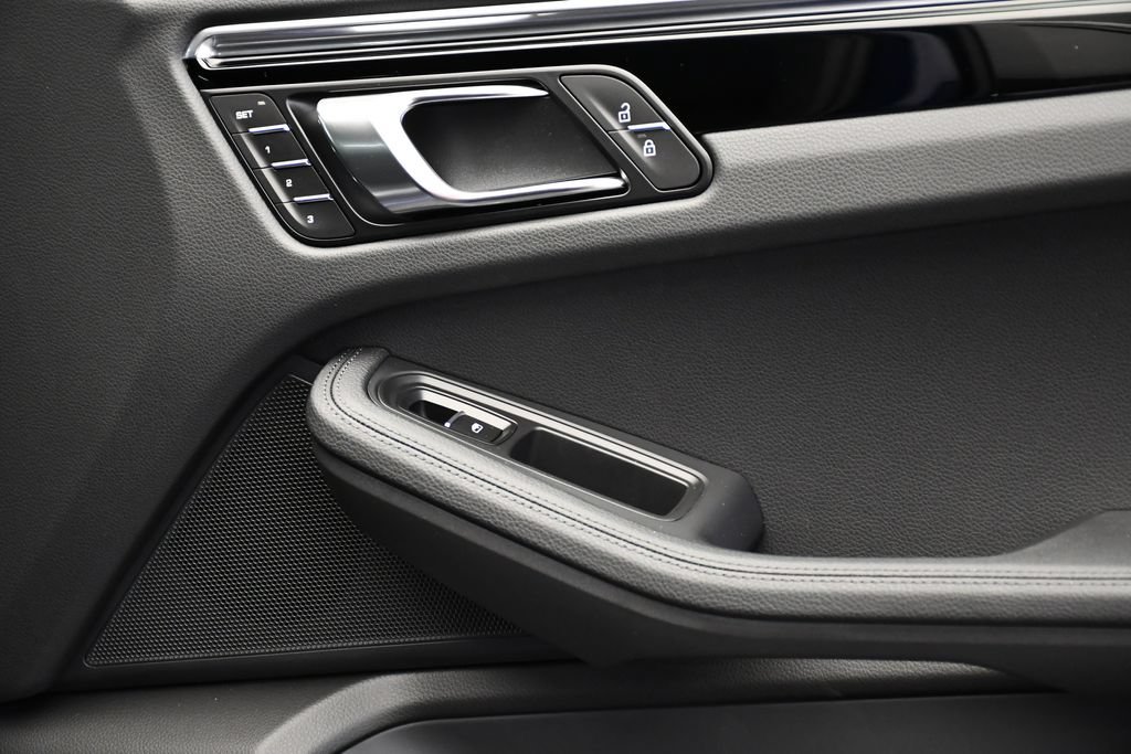 Certified 2026 Porsche Macan AWD/4WD image 48