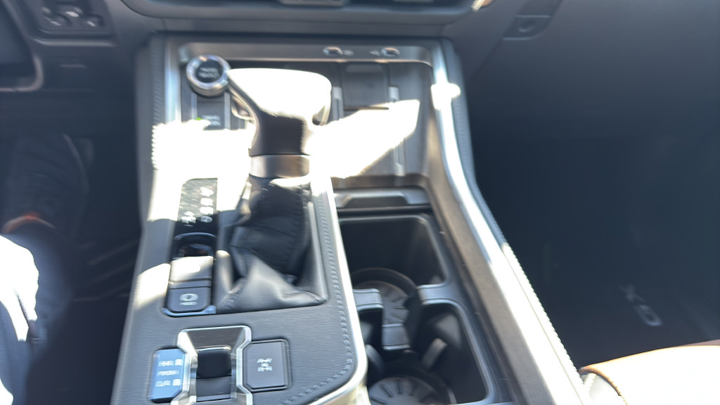 Used 2025 Lexus GX 550 w/ Accessory Package (2T) AWD/4WD image 19