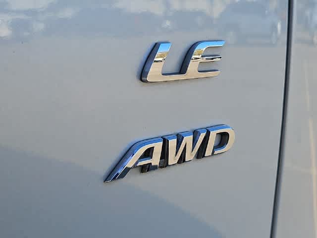 Used 2023 Toyota Corolla Cross LE AWD/4WD image 11