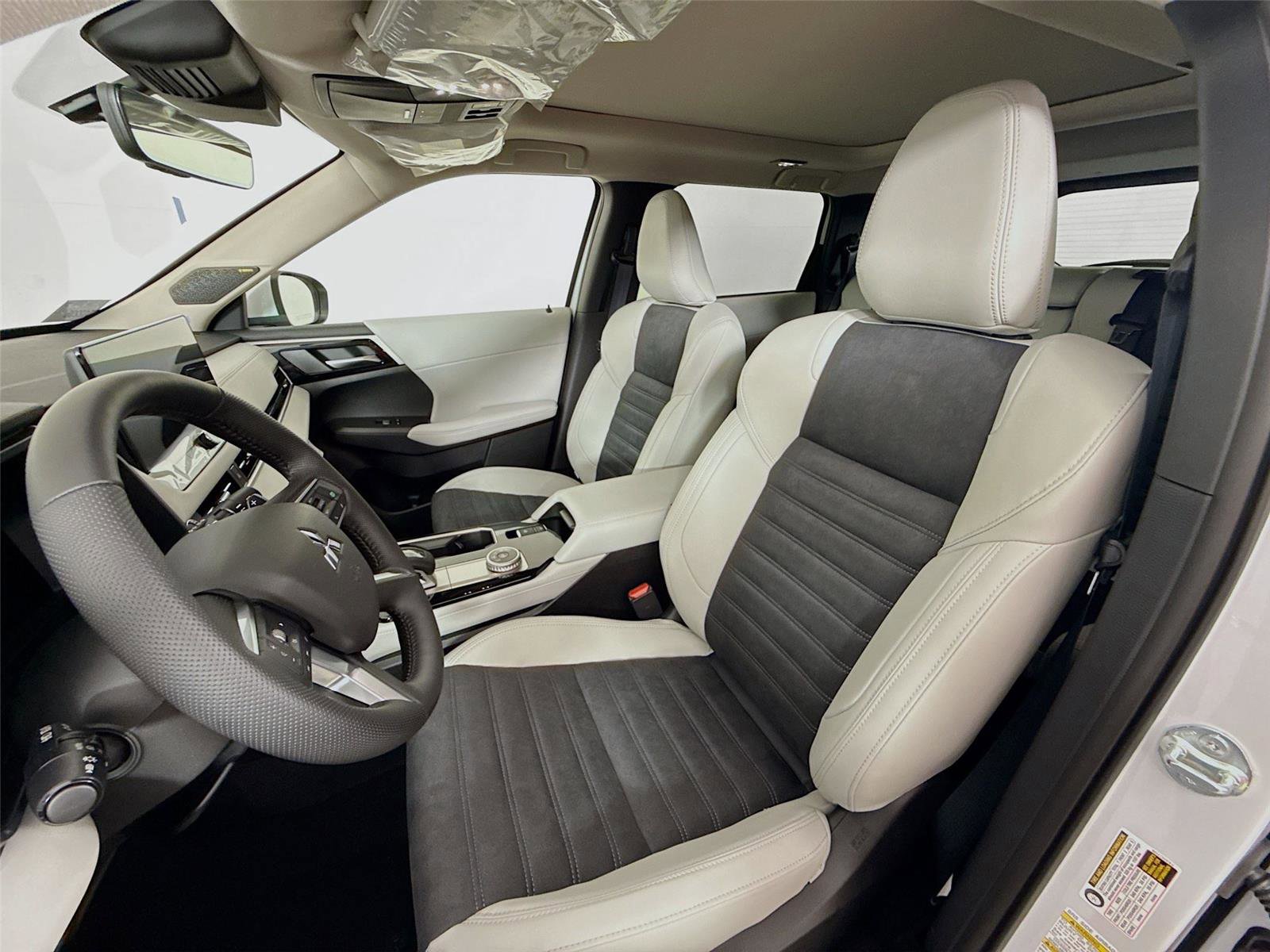 New 2026 Mitsubishi Outlander SE image 19